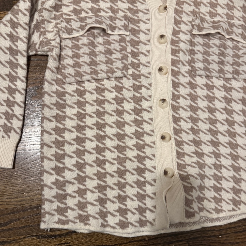 Dreamers by Debut button-front houndstooth cardigan in cream and tan M - Picture 9 of 11